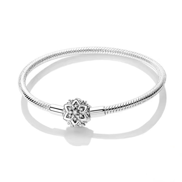 Openwork Flower Clasp Charm Bracelet